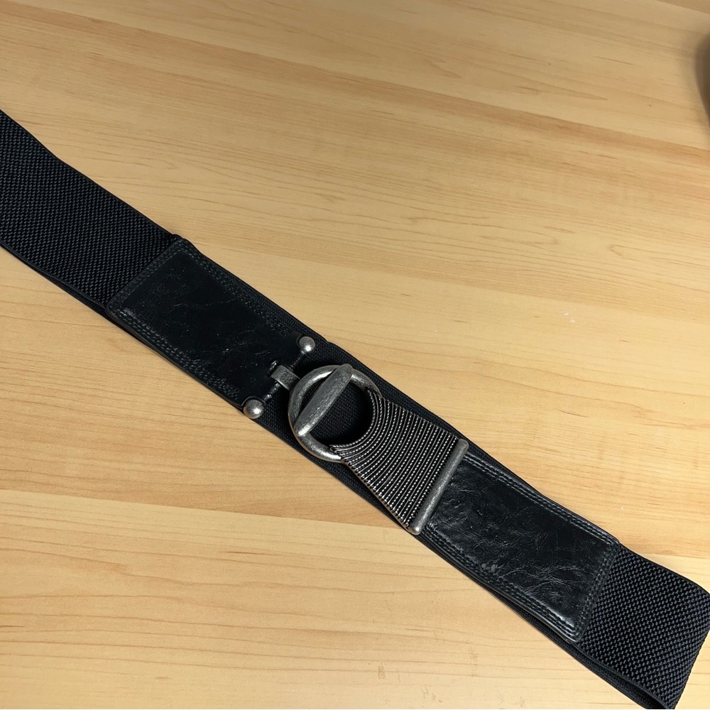 Black and Silver‎ Metal Hardware Women’s Belt - Picture 4 of 7